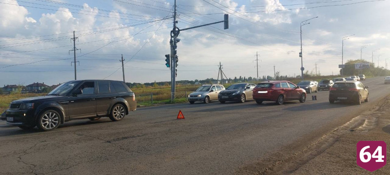 В Саратове водитель «Весты» сбил женщину с ребенком