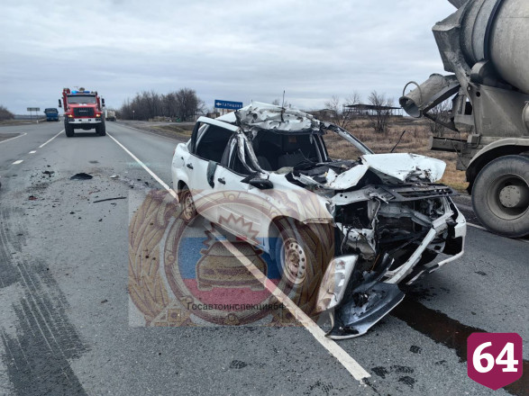 Водитель «Гранты» погиб в ДТП с грузовиком на трассе под Саратовом