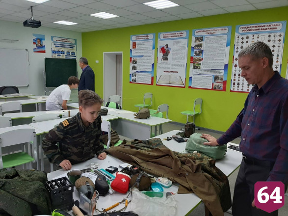 Под Саратовом школьники учатся стрелять и перевязывать раны
