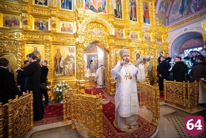 Саратовские святители упокоены в кафедральном соборе