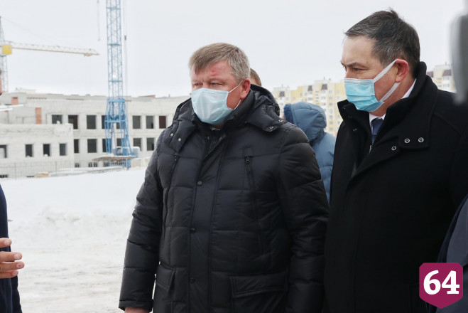 Володин потребовал от главы Саратова найти деньги на поликлинику 