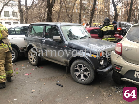 В центре Саратова столкнулись 9 машин