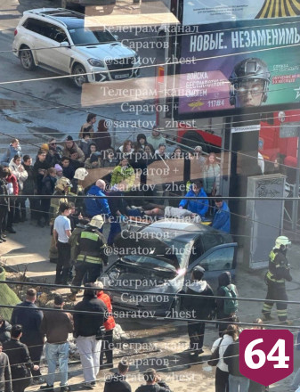 «Лада» сбила пешехода после ДТП с «Ауди» в центре Саратова