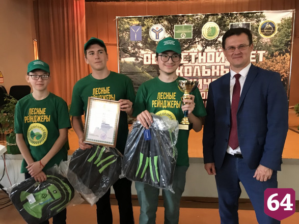 Саратовским ученым помогают следить за кабанами чесальные столбы 