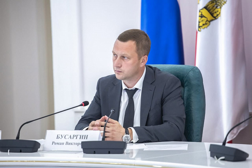 Саратовским сиротам вручили первые сертификаты на жилье