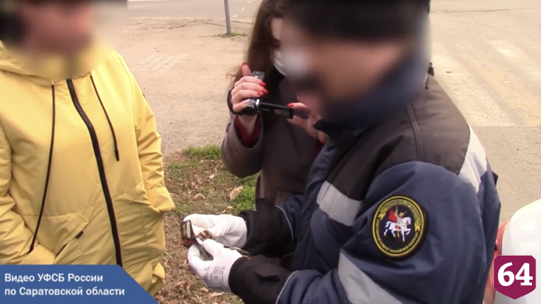 В Саратове сотруднику дорожной лаборатории передали взятку в обертке от шоколада