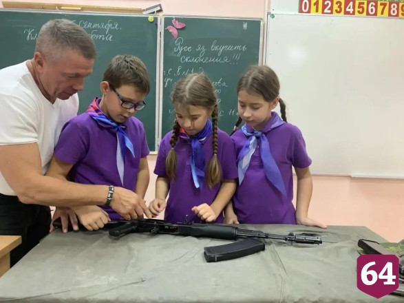 Саратовские школьники занимались огневой и тактической подготовкой