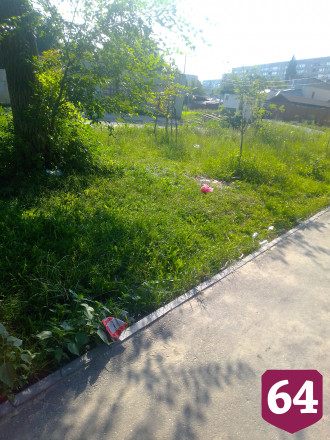 Жители пожаловались на запущенный сквер в Саратове