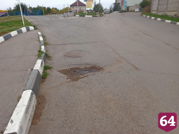 В Саратове дети ходят в школу по бесхозной дороге в «ужасном состоянии» 