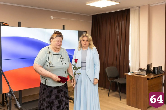 Участнику спецоперации из Саратовской области вручили медаль Суворова 