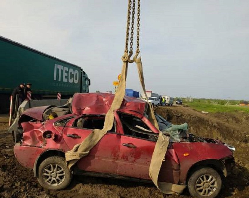 В перевернувшейся на трассе «Калине» разбилась девушка