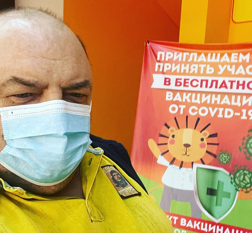Глава минздрава не нашел медиков в прививочном центре торгового комплекса