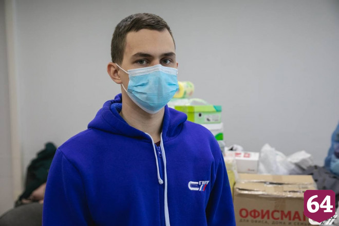 Саратовцы приносят детские вещи для переселенцев из Донбасса