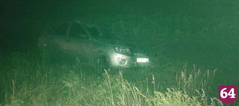 Девушка опрокинула «Ладу» в поле под Саратовом и попала в больницу