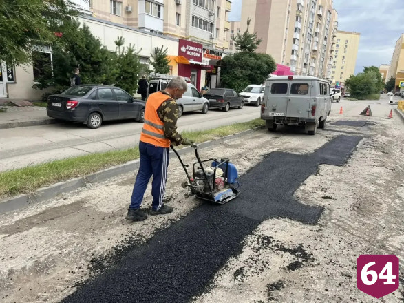В Авиаторе начали асфальтировать дорогу