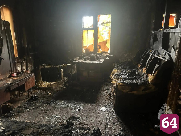 Саратовец получил ожоги при попытке затушить веранду и дом