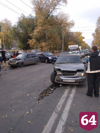 В массовой аварии на Стрелке ранены трое