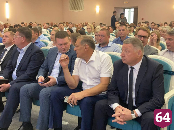 Бусаргин поблагодарил строителей за инфекционную больницу и набережную