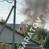 В Саратове горит расселенный дом 