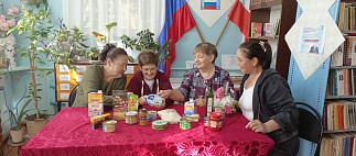Саратовских бабушек учат находить здоровые продукты в магазине
