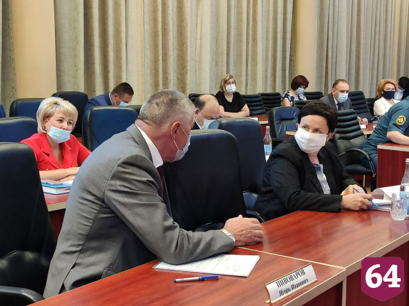 Саратовский губернатор потребовал подготовить школы к работе в пандемию   