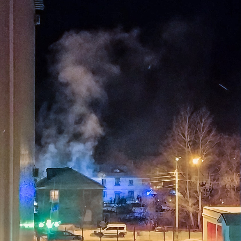 Под Саратовом сгорел двухэтажный дом
