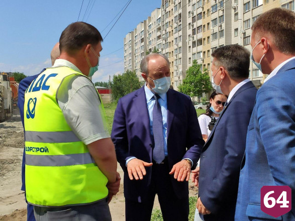 Радаев раскритиковал ремонт дорог в Энгельсе  