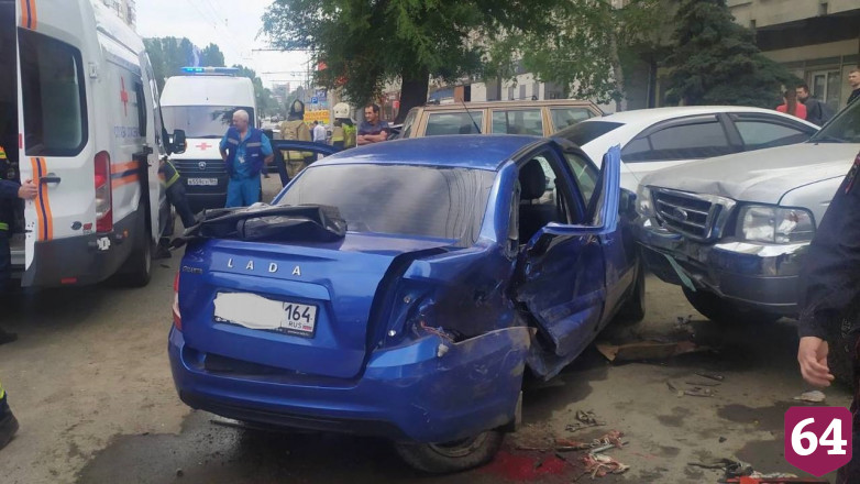 Два человека покалечились в массовом ДТП на Чернышевского