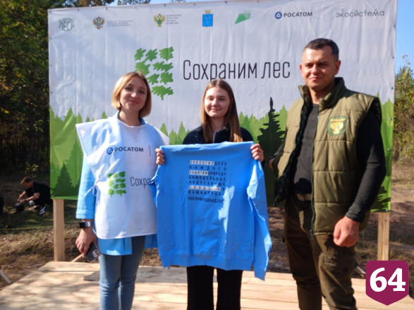 Участнице лесопосадочных работ под Саратовом вручили приз Росприроднадзора
