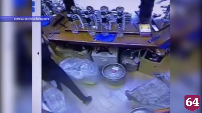 В Саратове студентка пыталась помешать налетчику ограбить пивной магазин
