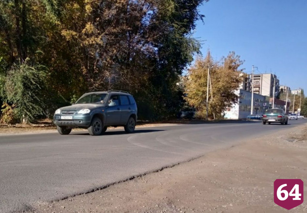 Радаев потребовал наказать подрядчика и чиновников за ремонт дороги в Энгельсе 