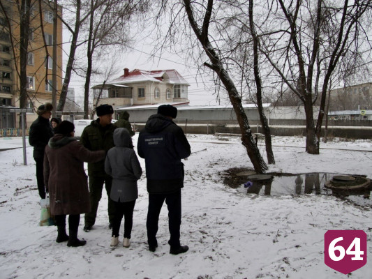 В Энгельсе из-за неисправной канализации затопило подвалы 100 домов