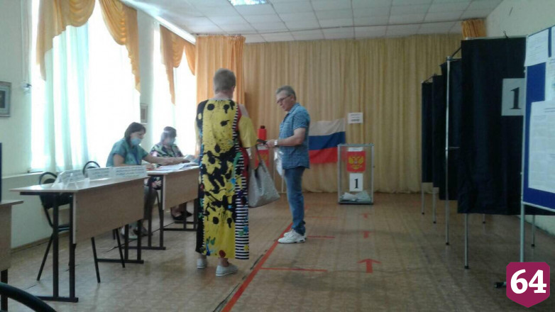 Саратовцы спешат голосовать по Конституции до отъезда за город