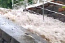 Саратовцы после ливня засняли мощный «водопад» на набережной