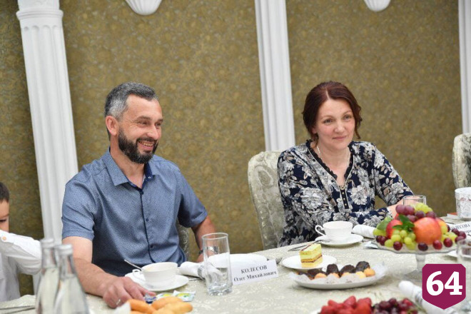 Саратовскую многодетную семью наградили орденом «Родительская слава» 