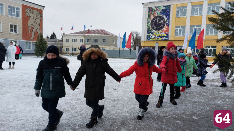 Главная елка саратовского города 32 года росла во дворе жителей