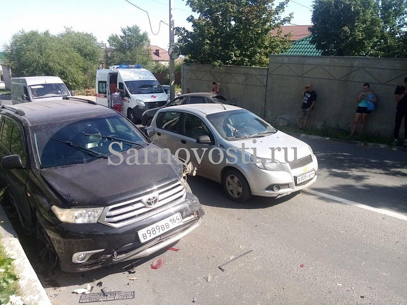 Саратовский таксист травмировал голову в ДТП у Кумысной поляны