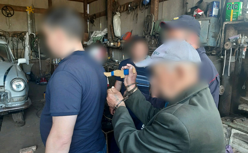 Пьяный саратовец зарезал соседа, заподозрив в краже денег 