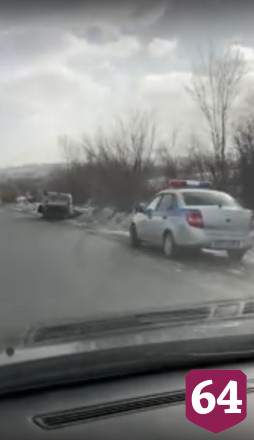 На подъезде к Саратову автомобиль опрокинулся на крышу