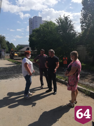 Подрядчики игнорируют поручения главы Саратова при ремонте тротуаров