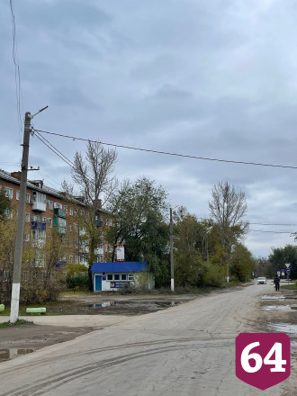 Саратовцы пожаловались на разбитую дорогу у вокзала