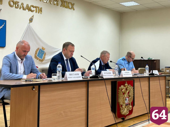 Власти Саратова встретились с пайщиками недостроенных домов в Авиаторе