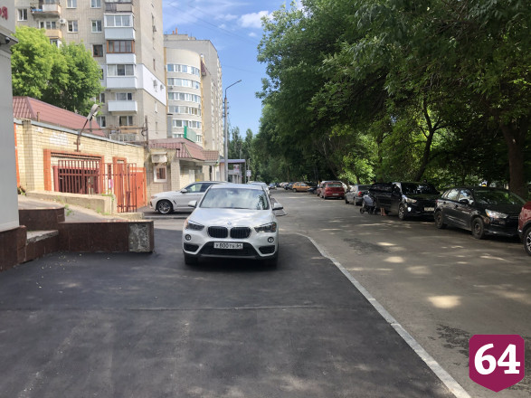 Жителей взбесили автохамы в центре Саратова