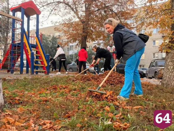 В Саратове участников субботника угощали пирожками