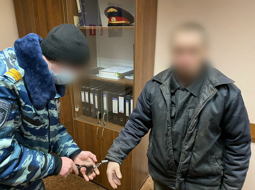 Пьяный мужчина едва не зарезал друга и попал под статью 
