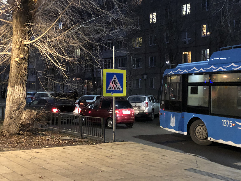 ДТП в центре Саратова остановило троллейбусы