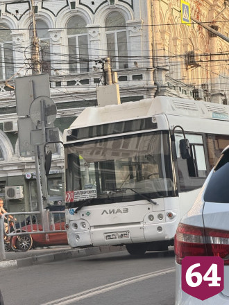 Авария с иномарками парализовала движение в центре Саратова