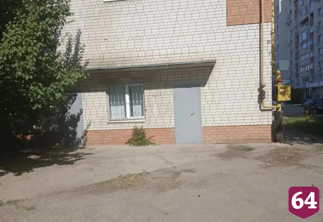 В Энгельсе демонтируют неэстетичные вывески и удаляют граффити