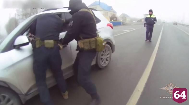Воры приплыли на катере и вынесли из коттеджа в Саратове сейф с 3 миллионами