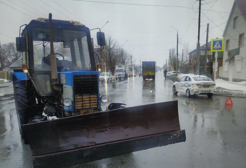 Пассажирка такси покалечилась в ДТП с трактором